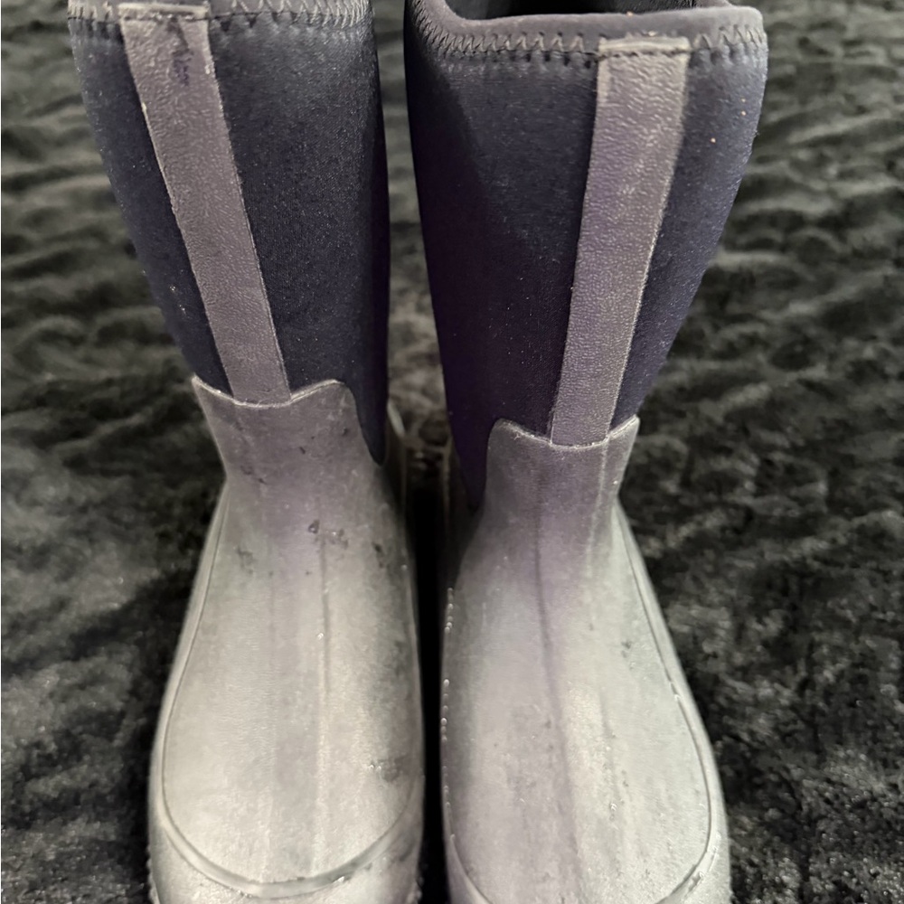 Muck Boot Company Youth Black Waterproof Boots - Picture 4 of 5